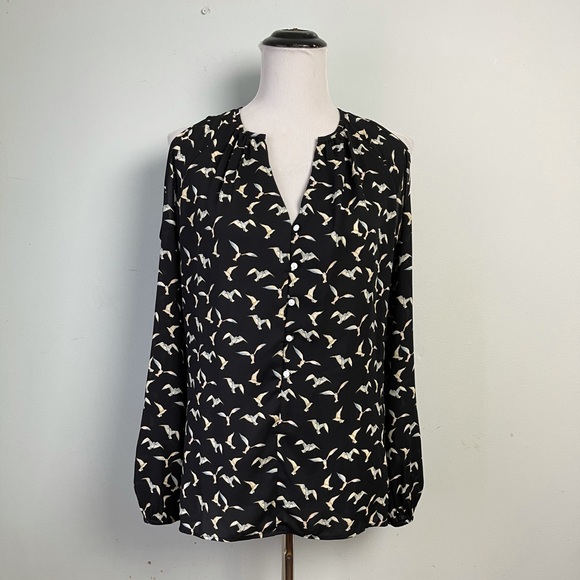 Karen Kane Seagull Print Blouse. Size S - Picture 11 of 13
